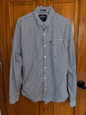Hollister Men's Navy and White Gingham Button-Down Shirt